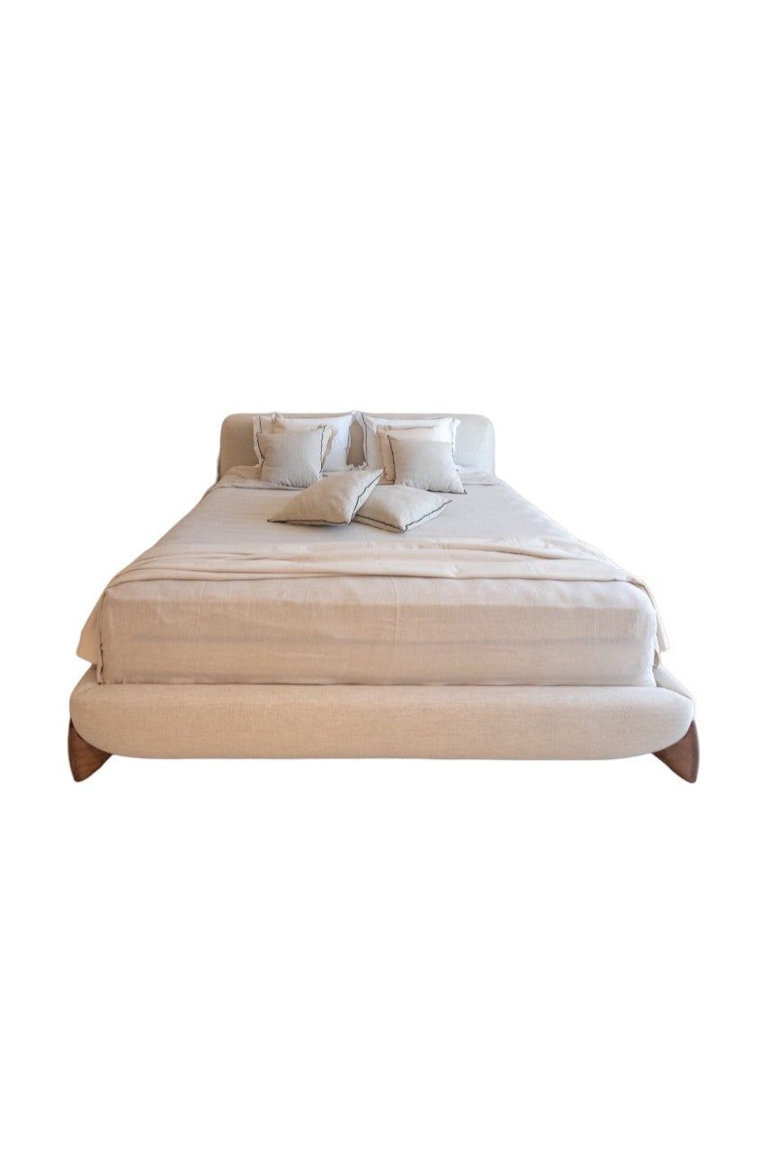 HORIZON ARC BED WITH CURVED LEGS