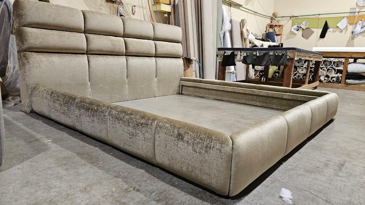 ZARIEN FREESTANDING BED