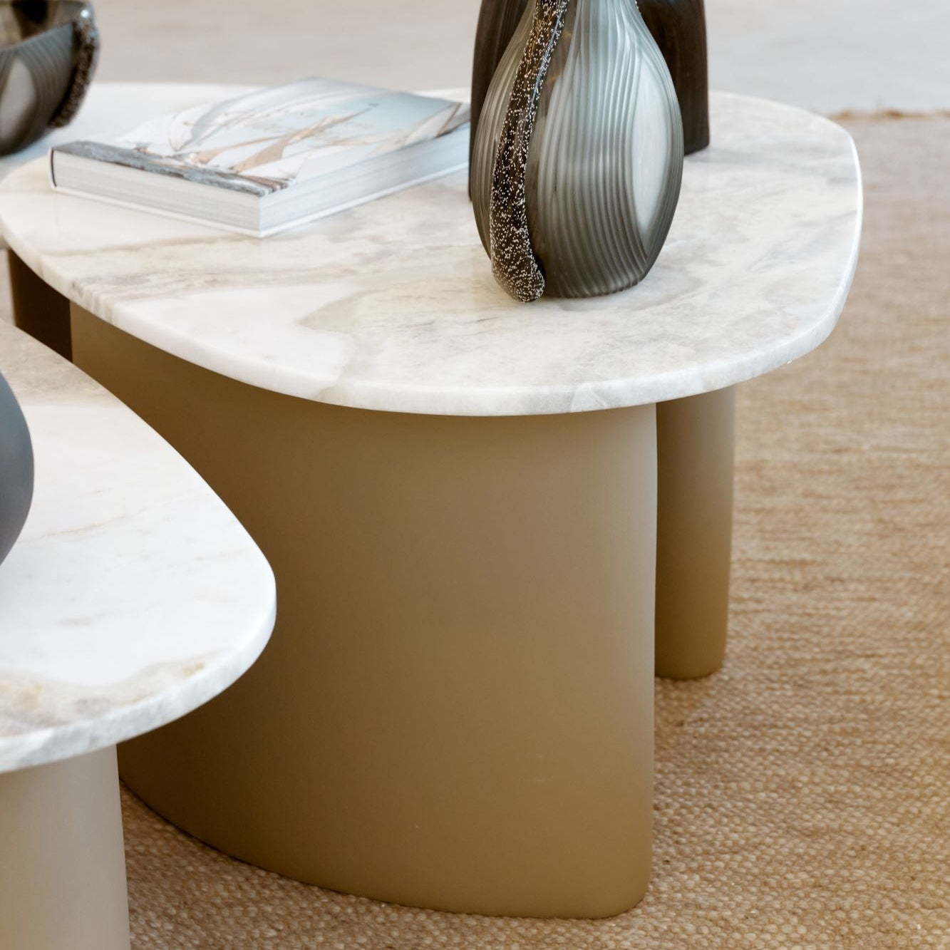 TRIO FLOW TABLES. SET OF 3 MARBLE COFFEE TABLES