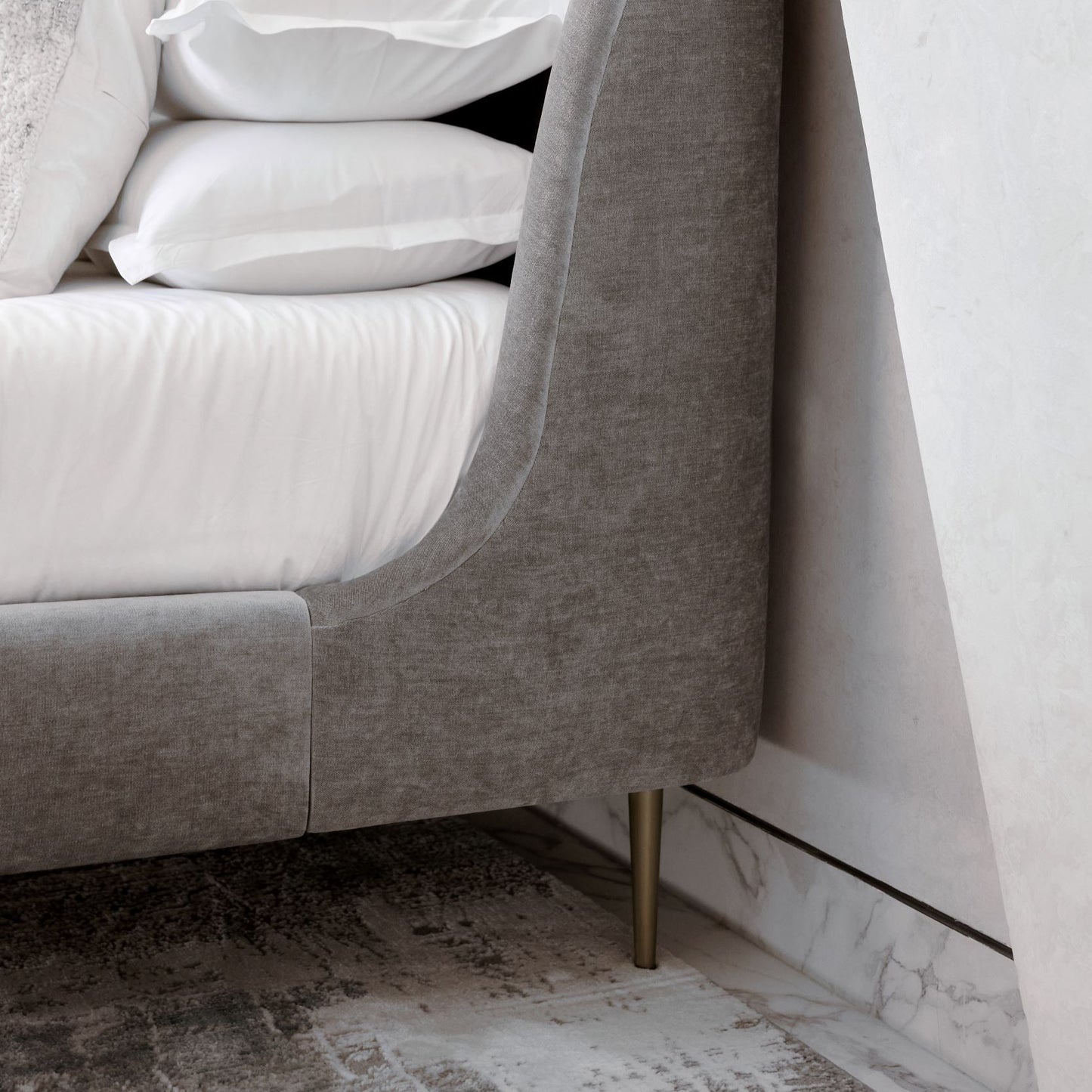 QUARRA FREESTANDING BED WITH METAL LEGS