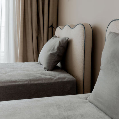 SEAWAVE INTERCONNECTED BED WITH WAVY HEADBOARD