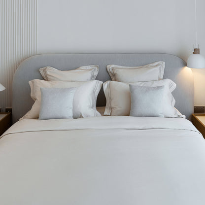 AURALIS FREESTANDING BED