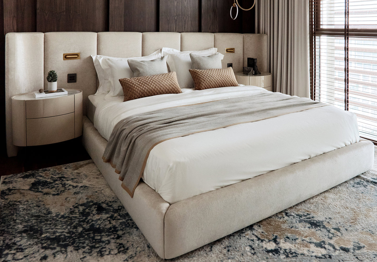 ORRIS BED WITH BUILT-IN LIGHTS AND SOCKETS