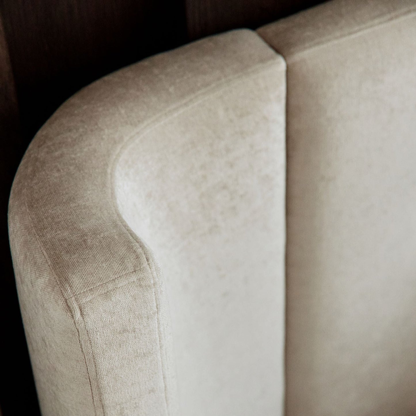 ORRIS BED WITH BUILT-IN LIGHTS AND SOCKETS