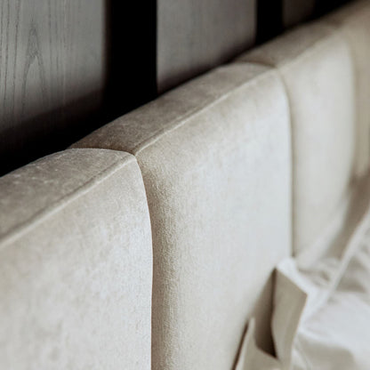 ORRIS BED WITH BUILT-IN LIGHTS AND SOCKETS