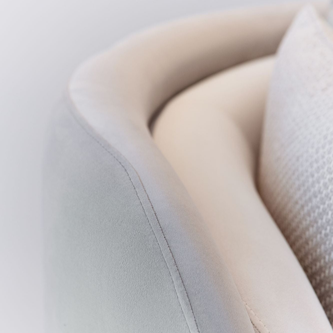 SILHOUETTE SOFA WITH DOUBLE BACK