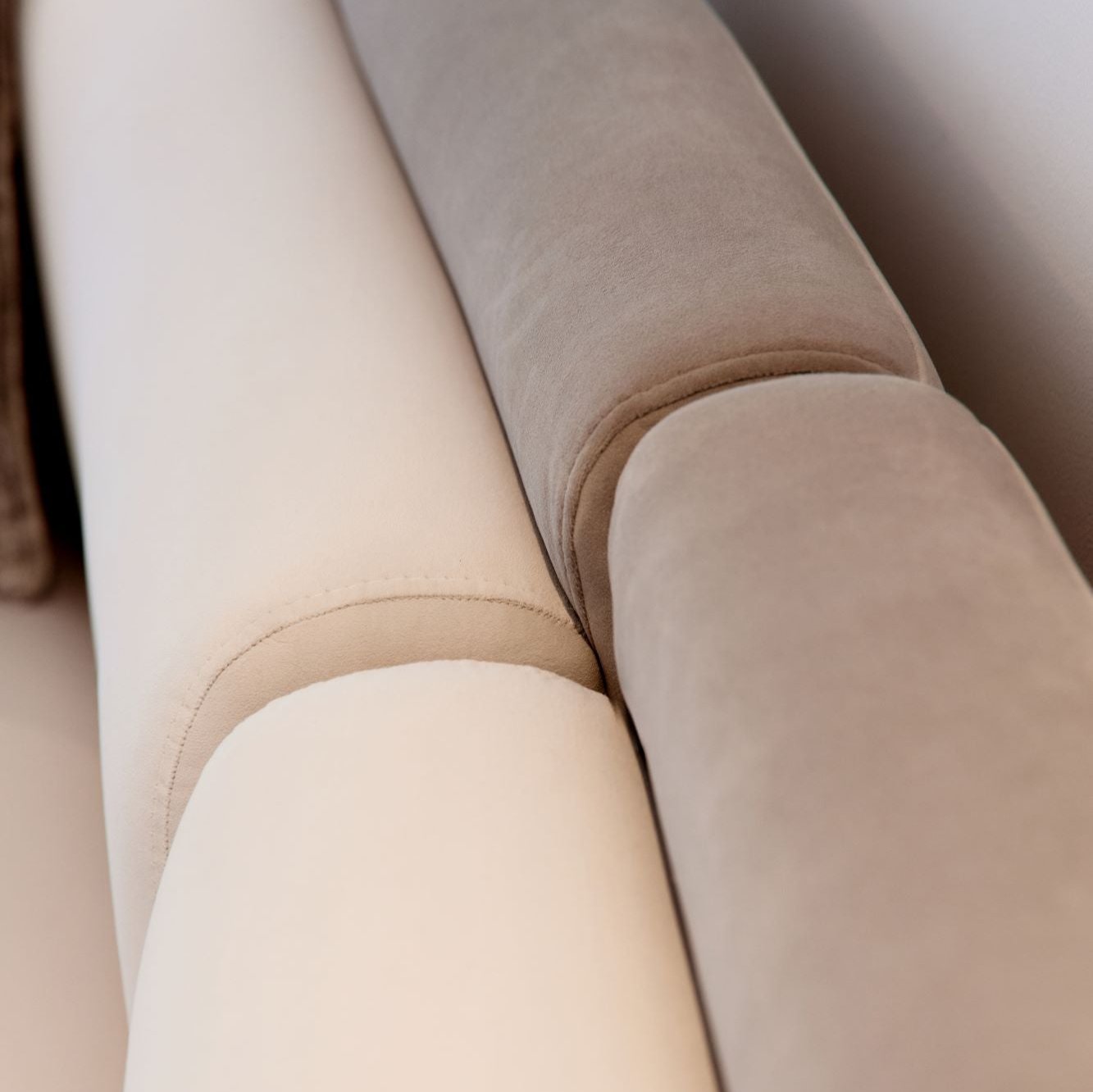 SILHOUETTE SOFA WITH DOUBLE BACK