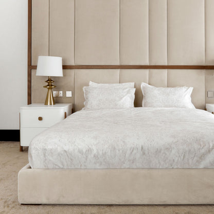 PALISADE BED WITH WALLMOUNTED HEADBOARD