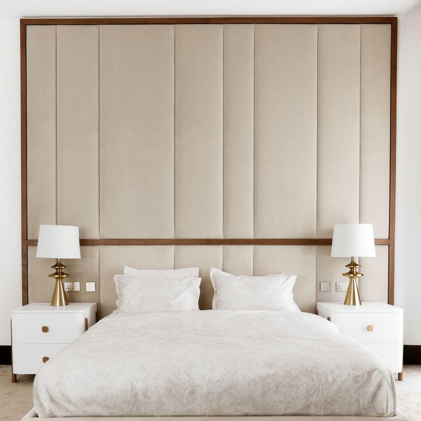 PALISADE BED WITH WALLMOUNTED HEADBOARD