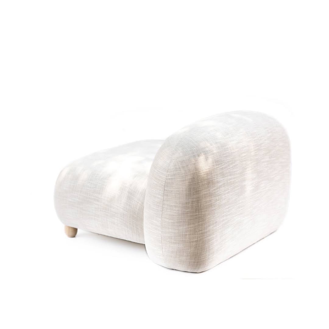 SORELL ARMCHAIR WITH ROUND LEGS