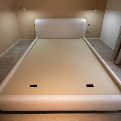 HORIZON ARC BED WITH CURVED LEGS
