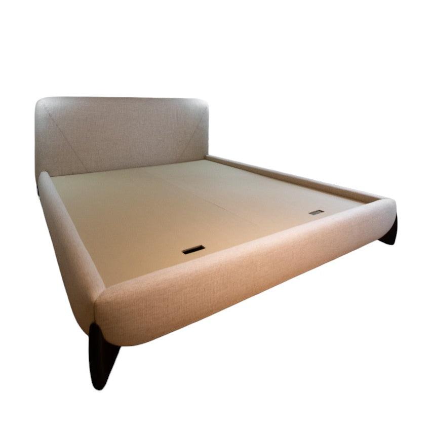 HORIZON ARC BED WITH CURVED LEGS