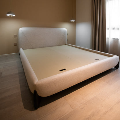 HORIZON ARC BED WITH CURVED LEGS