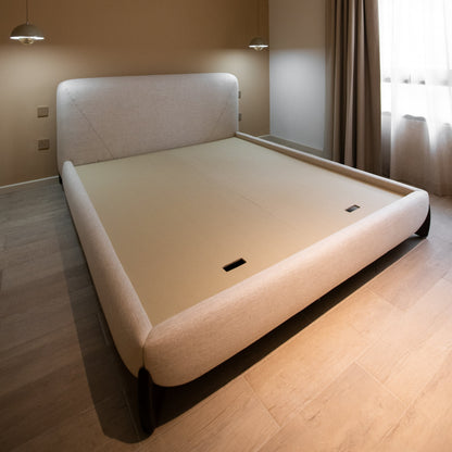 HORIZON ARC BED WITH CURVED LEGS