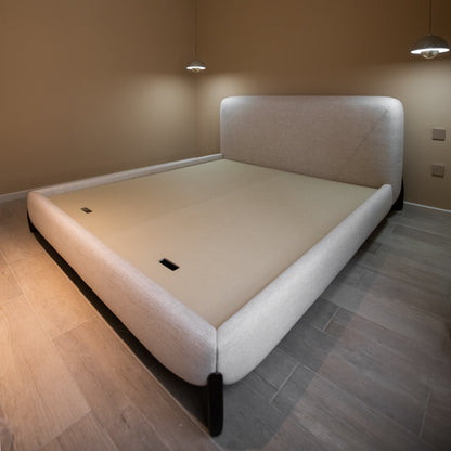 HORIZON ARC BED WITH CURVED LEGS