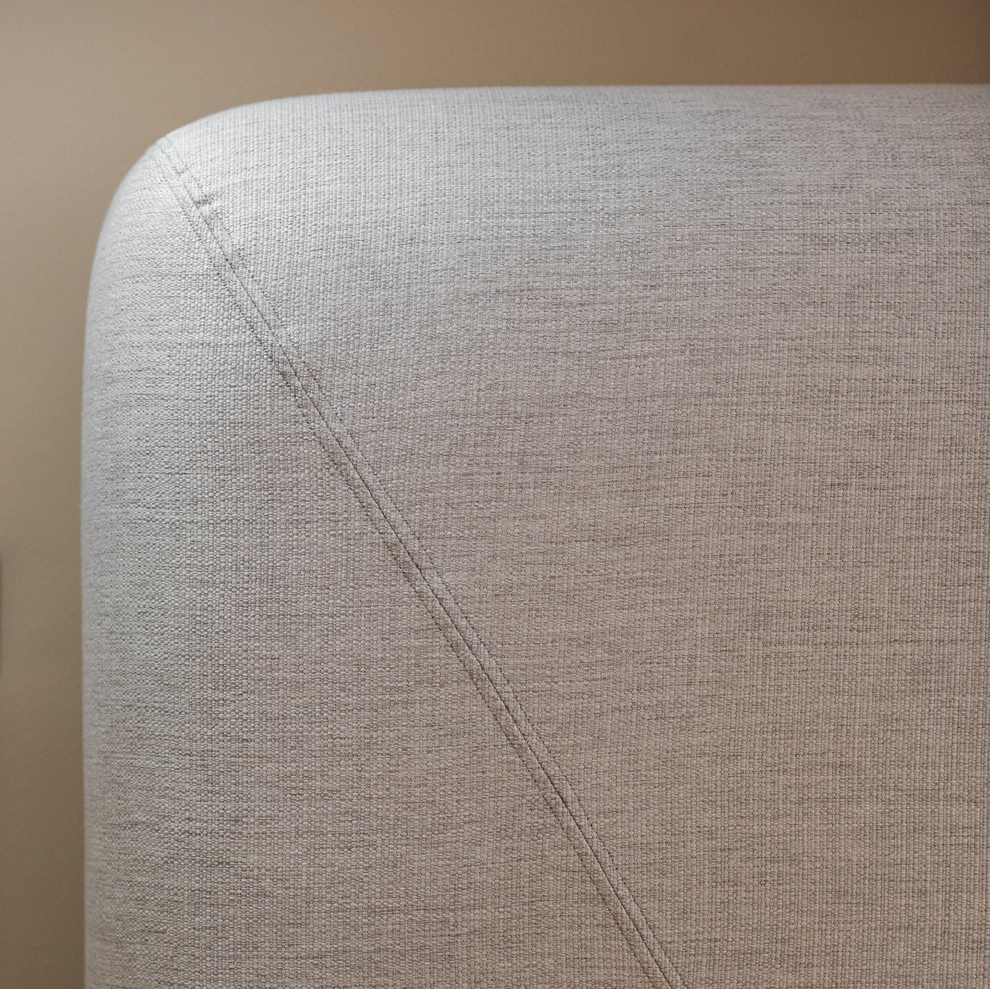 HORIZON ARC BED WITH CURVED LEGS