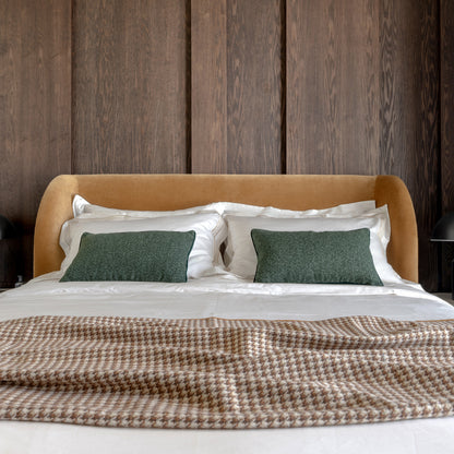 CALVERA FREESTANDING BED