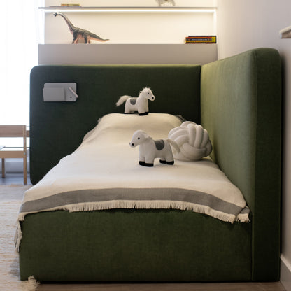 EVERGREEN FREESTANDING BED