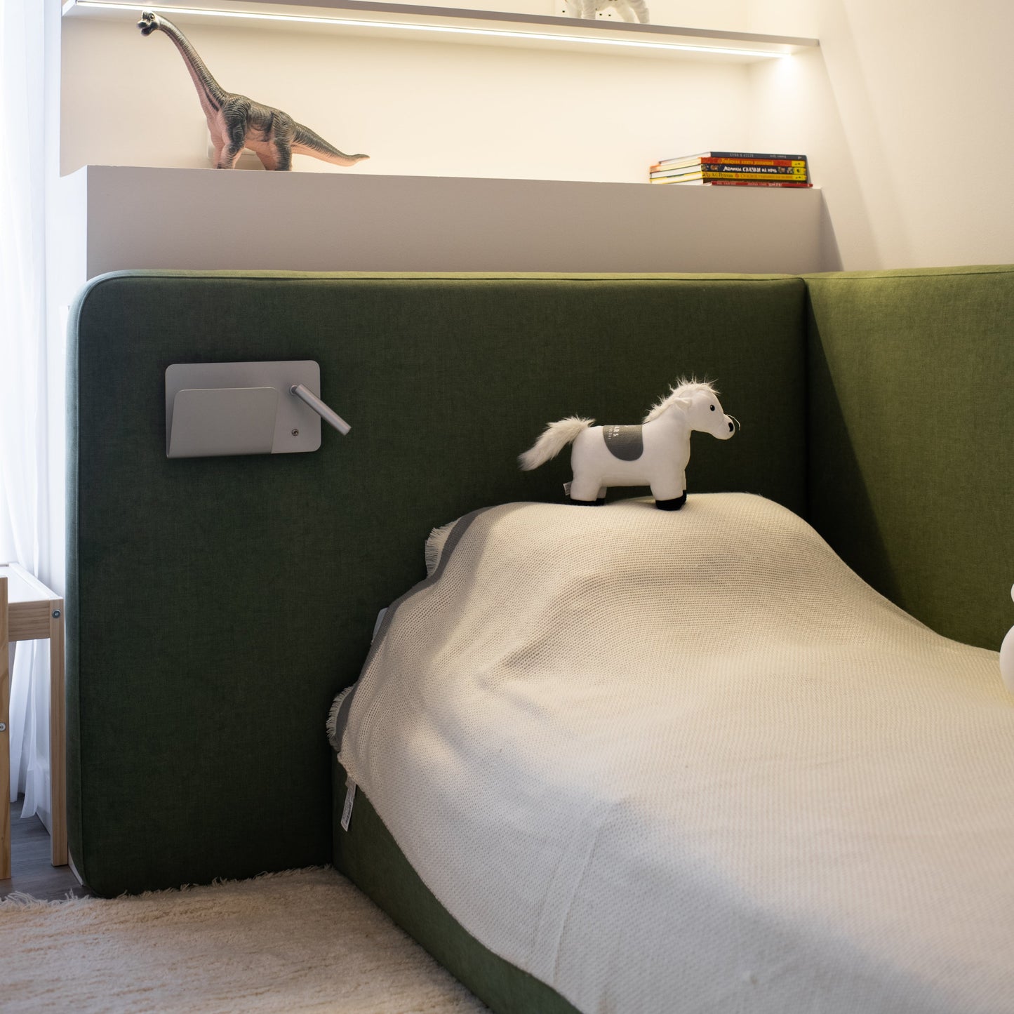 EVERGREEN FREESTANDING BED