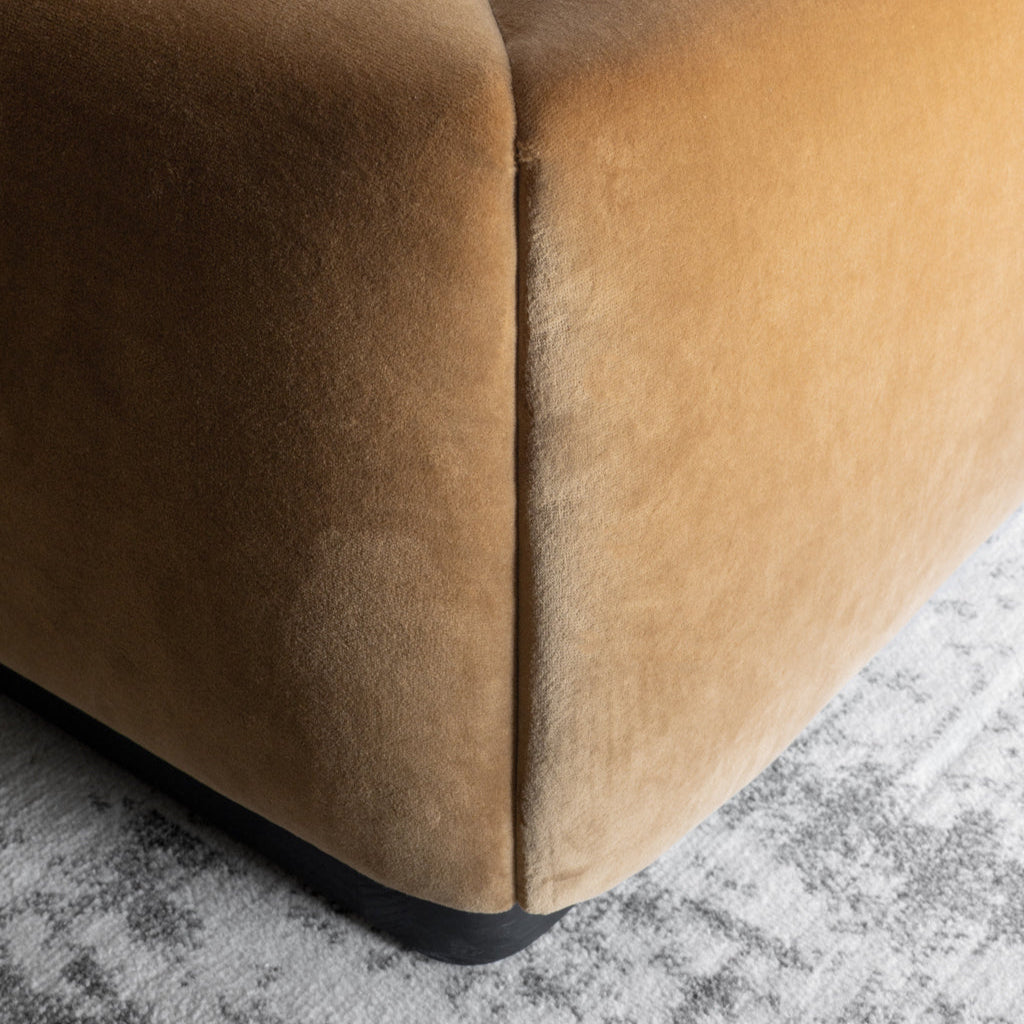 CALVERA FREESTANDING BED