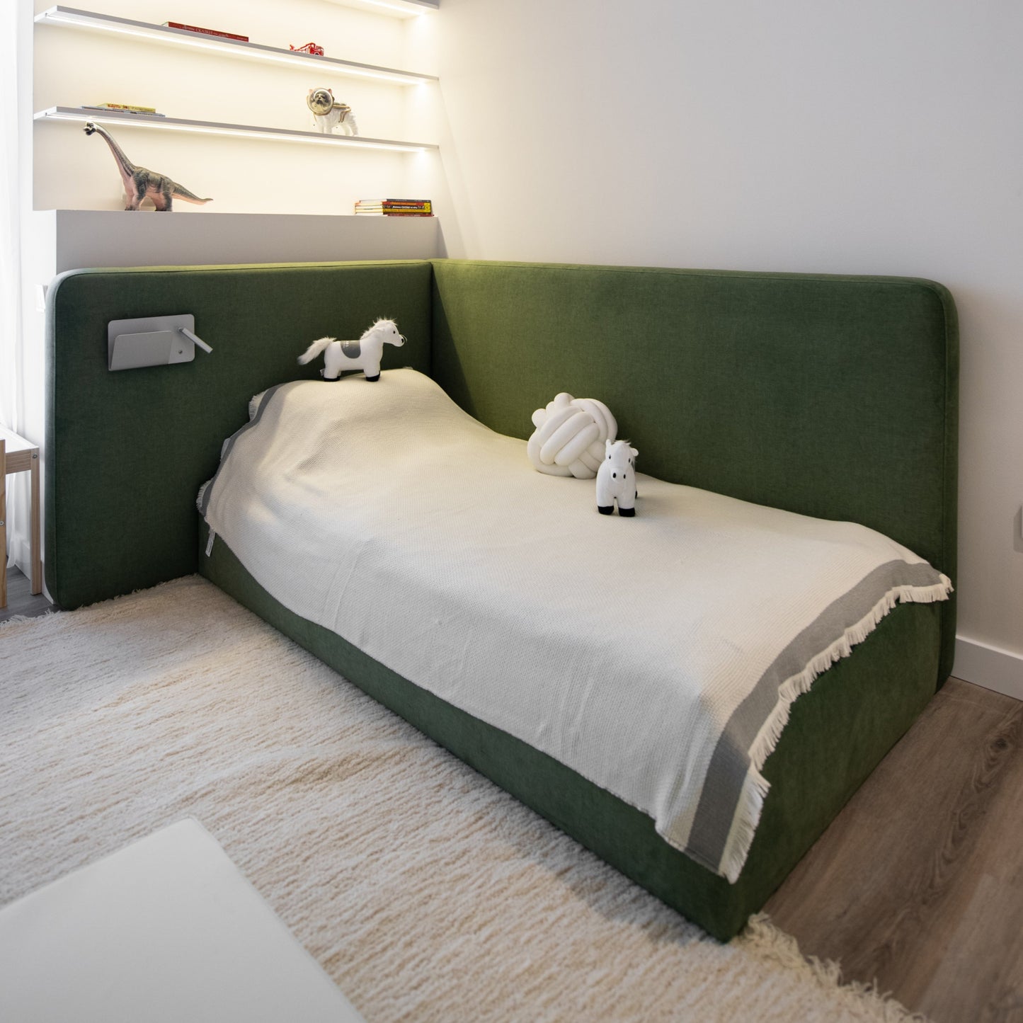 EVERGREEN FREESTANDING BED