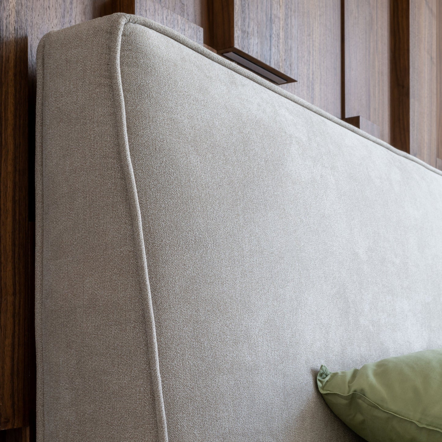 NIMBUS BED WITH HYDRAULIC MECHANISM