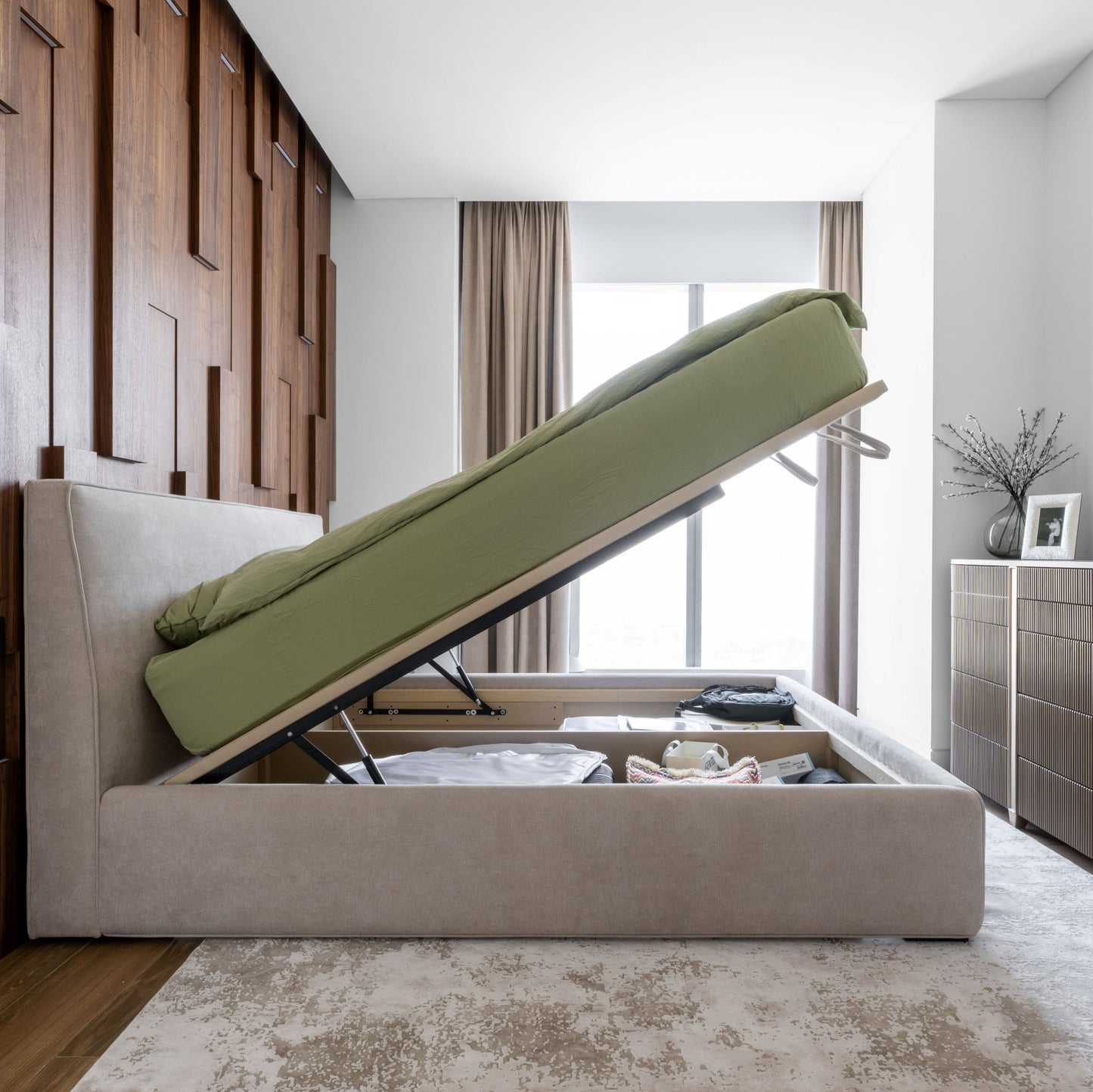 NIMBUS BED WITH HYDRAULIC MECHANISM