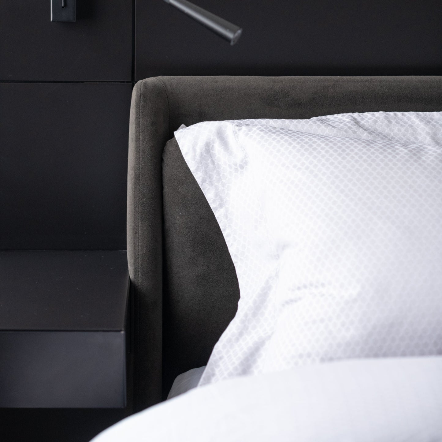 ECHELON BED WITH HYDRAULIC MECHANISM