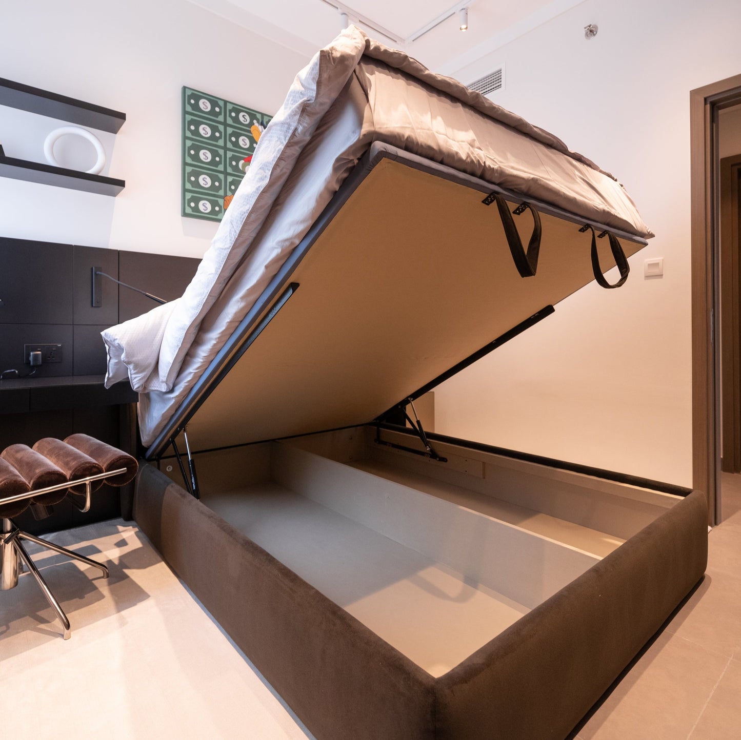 ECHELON BED WITH HYDRAULIC MECHANISM