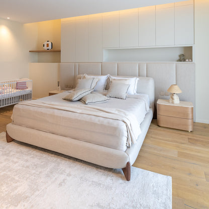 HORIZON ARC BED WITH CURVED LEGS