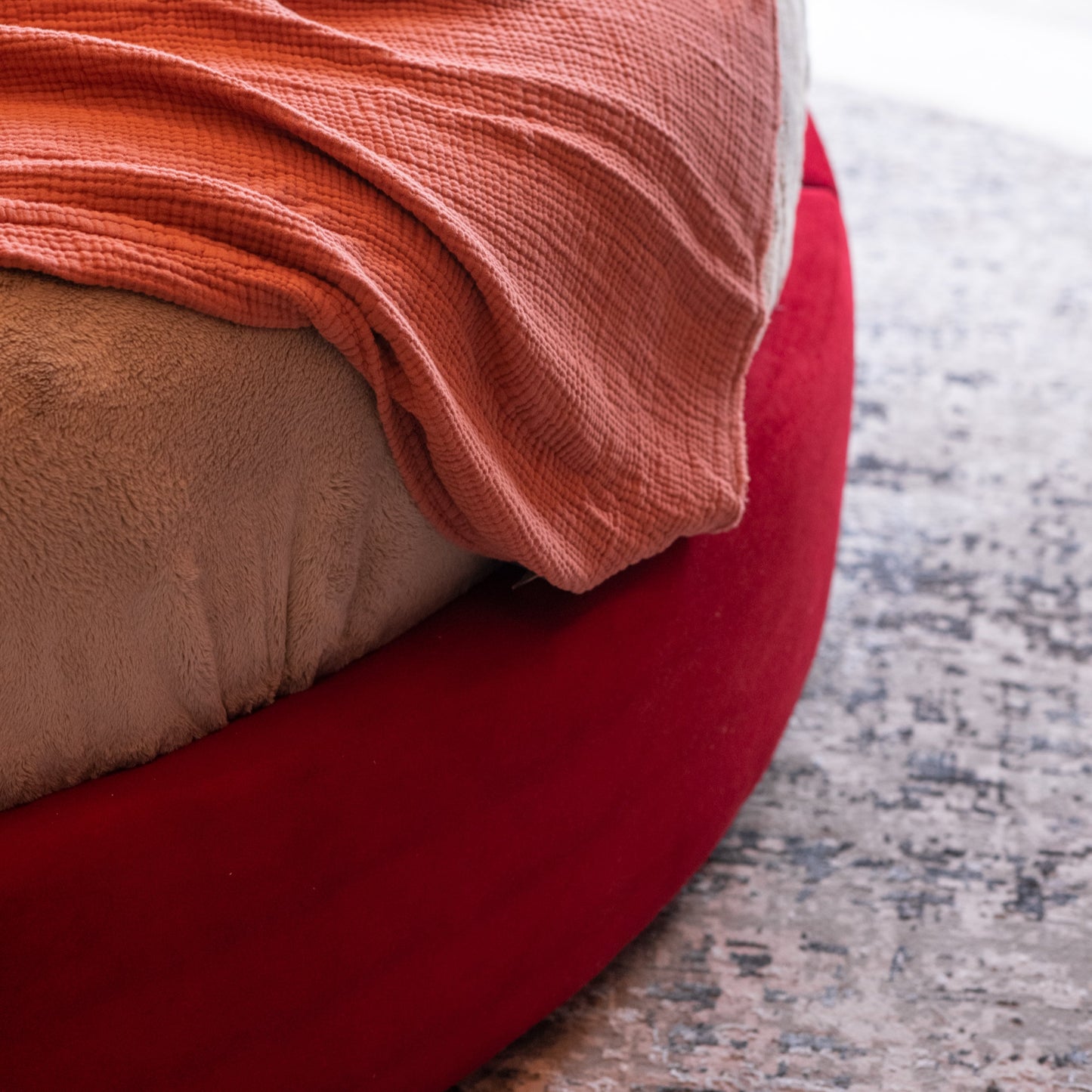 UMBER HALO ROUND BED