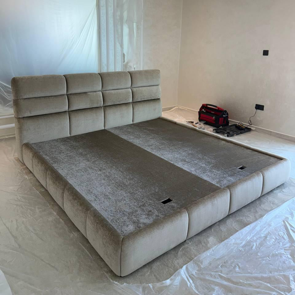 ZARIEN FREESTANDING BED